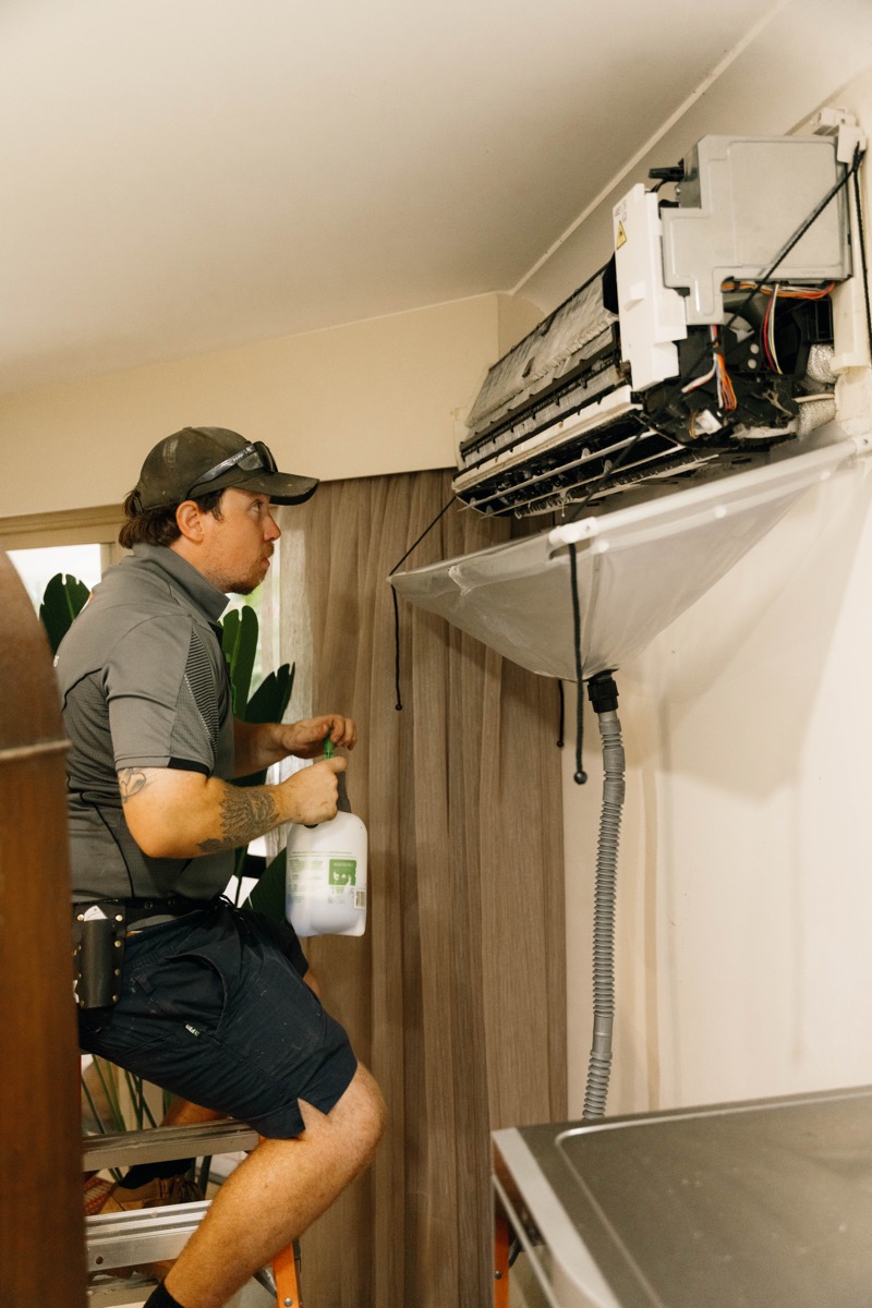Air conditioning servicing